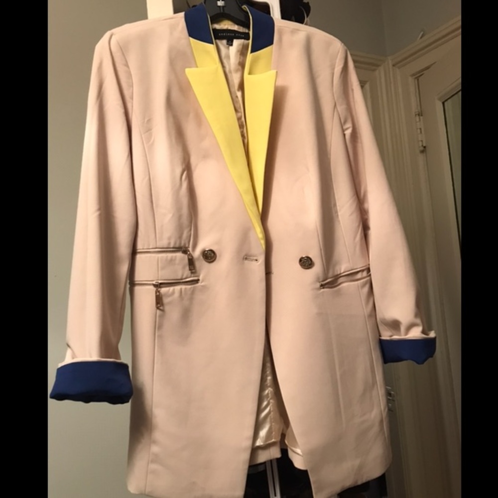 Chic Beige Blazer - image 2